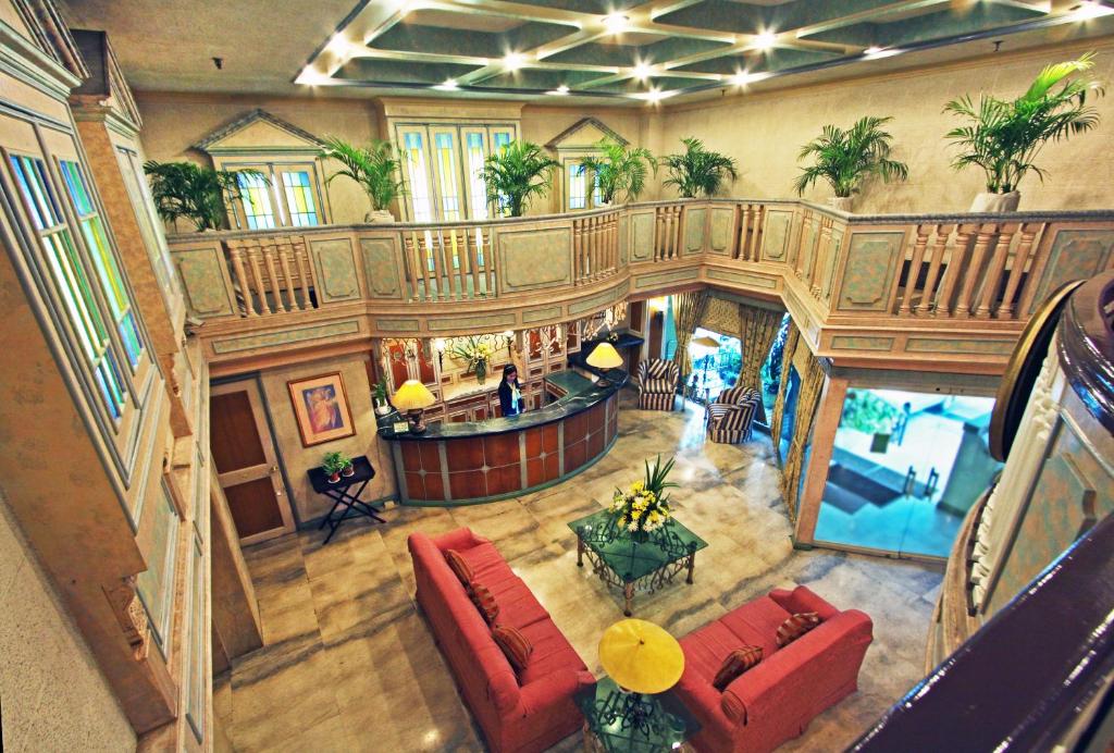 Posezení v ubytování Manila Manor Hotel