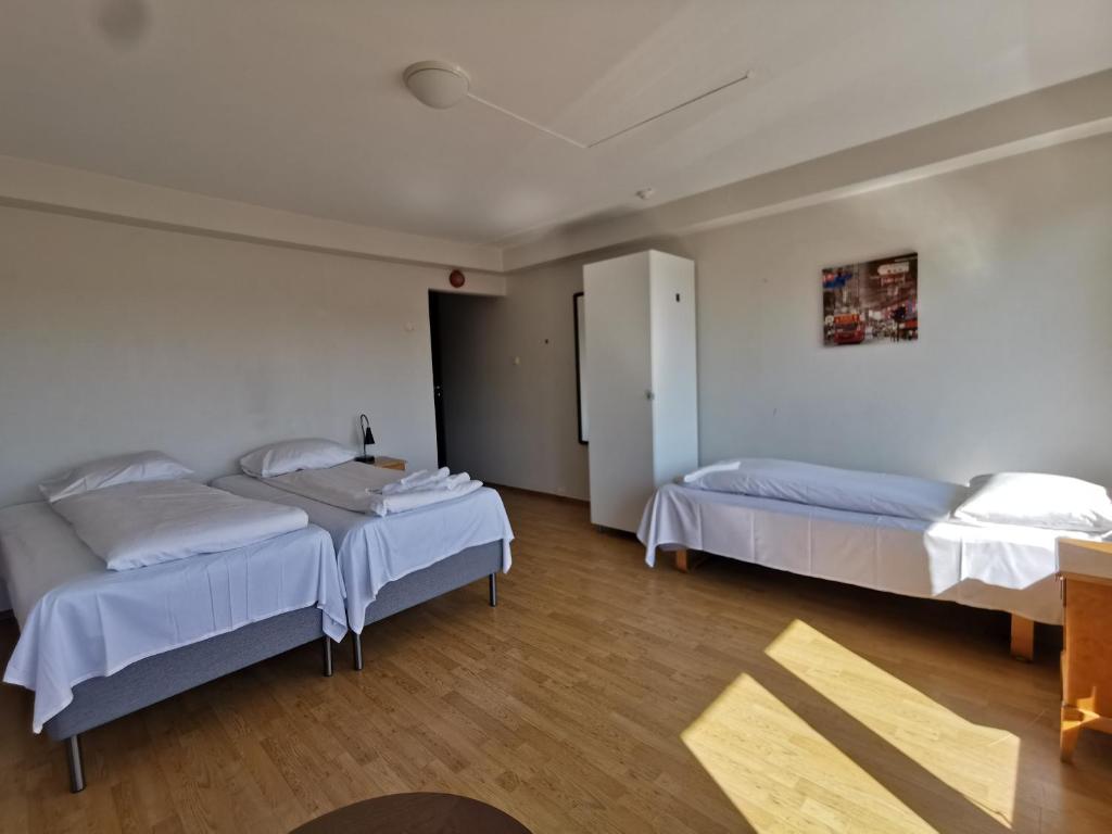 En eller flere senger på et rom på SKAP Hostel Mandal