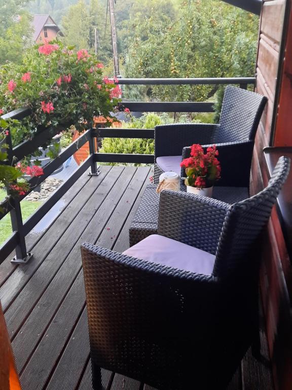 Balkón alebo terasa v ubytovaní Dom Salamandra z panoramą gór