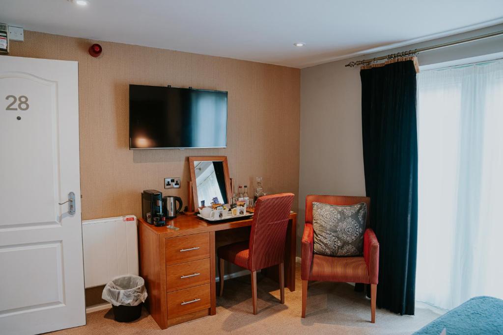 TV a/nebo společenská místnost v ubytování Redesdale Arms Hotel