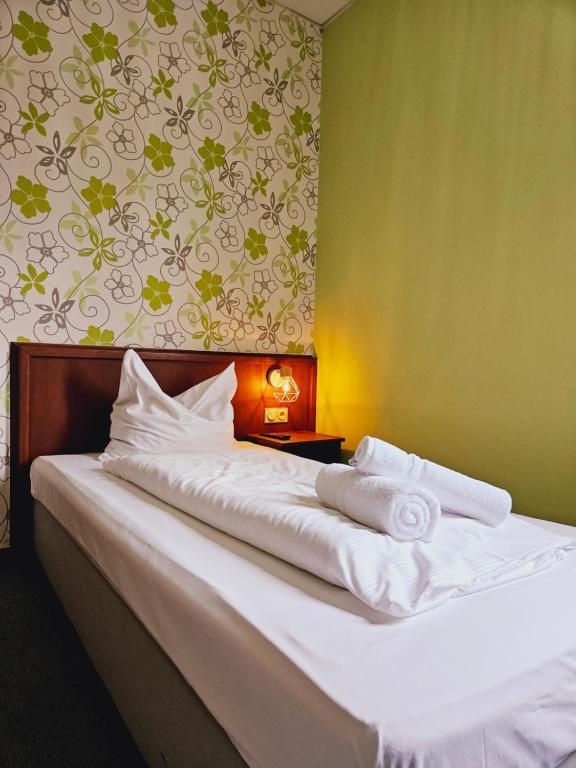 Postel nebo postele na pokoji v ubytování IKURA Hotel Self-check-in