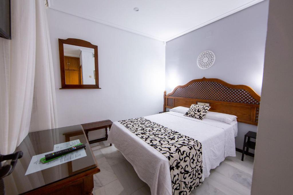 Postel nebo postele na pokoji v ubytování Hotel Los Omeyas