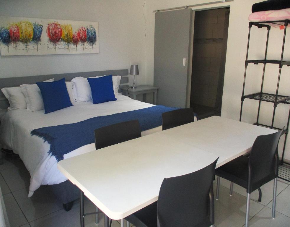 LEKKER RUS - Family Room With Private Bathroom