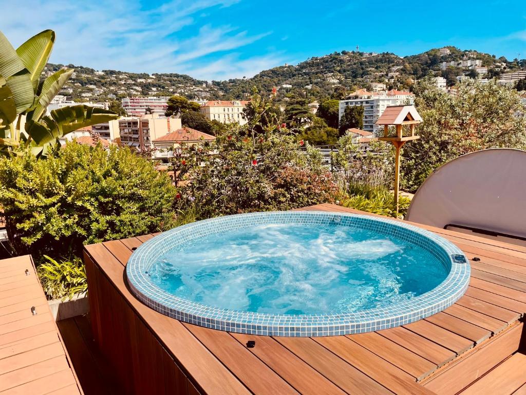 Best Western Premier Le Patio des Artistes Wellness Jacuzzi - Resim 34