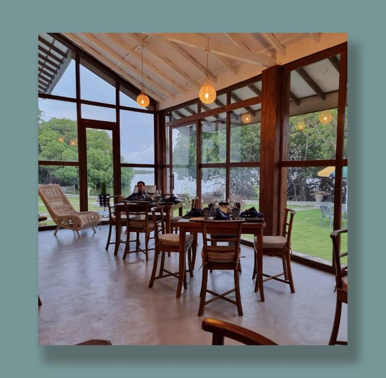 Restaurace v ubytování Kalpitiya Chalets by Thilanka