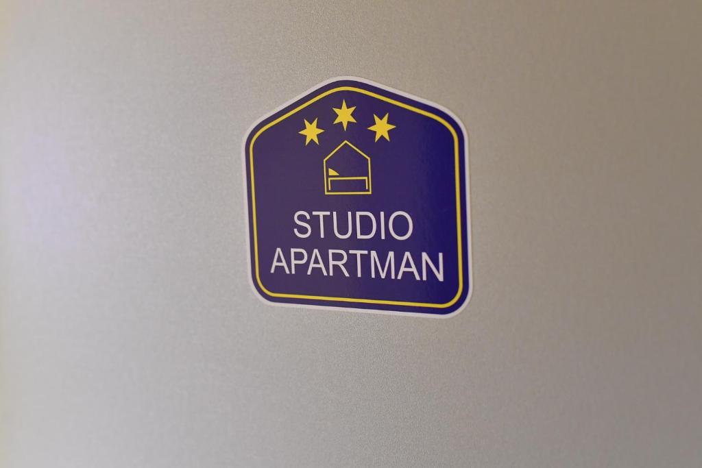 Majutusasutuses Studio Apartman Ad fines olev sertifikaat, autasu, silt või muu dokument