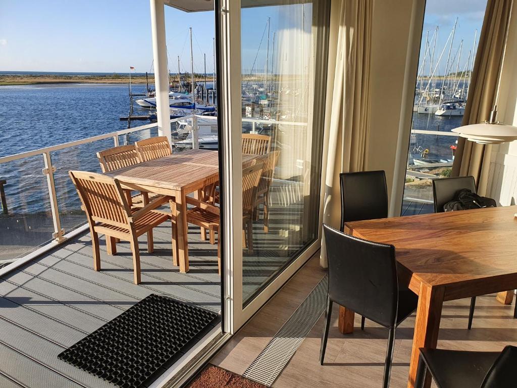 Balkón nebo terasa v ubytování Ferienwohnung Austernfischer Marina Wendtorf