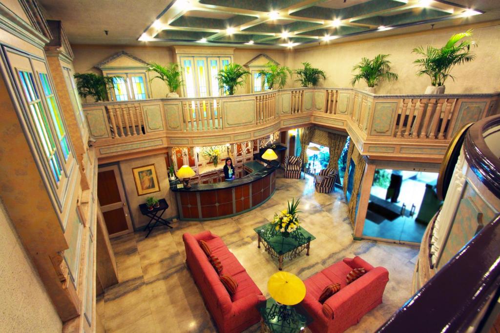 Posezení v ubytování Manila Manor Hotel