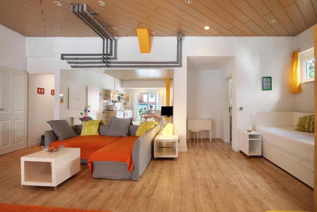 Posezení v ubytování Ferienwohnung Nürtingen Loft-Style