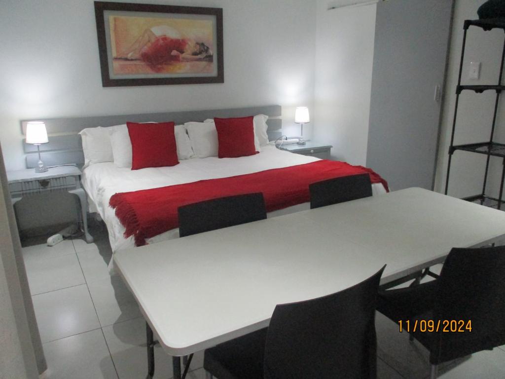 LEKKER RUS - Family Room With Bathroom