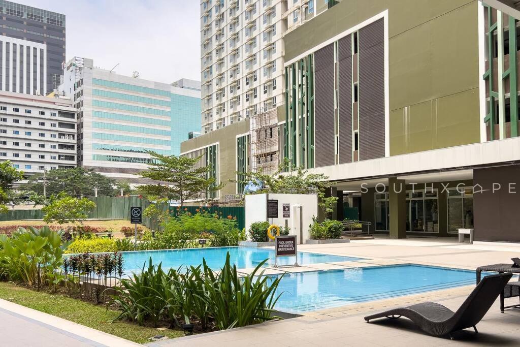 Piscina a Furnished 2-Bedroom in Avida Towers Riala, Cebu IT Park with Fast WiFi, Netflix, Pool and More o a prop