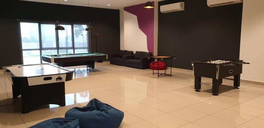 Posezení v ubytování The Icon6 Condo in IOI City Mall Putrajaya, Pool View