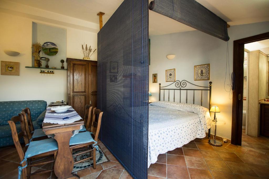 Postel nebo postele na pokoji v ubytování Antica Fonte Residenza di Siena