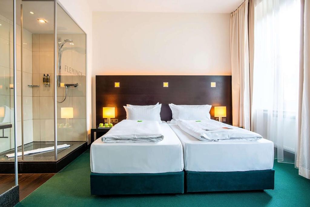 Postel nebo postele na pokoji v ubytování Flemings Hotel München-City