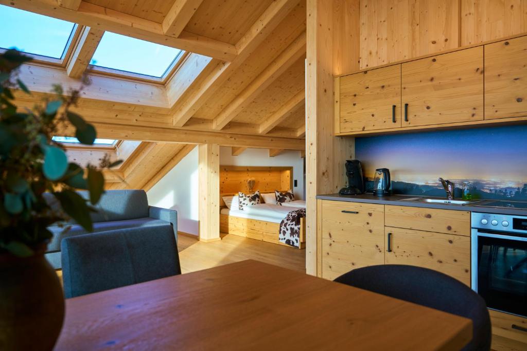 Kuchyň nebo kuchyňský kout v ubytování Bergwelt Kandel Hotel & Eventlocation