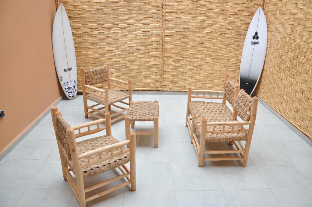 TV a/nebo společenská místnost v ubytování harmony surf lodge