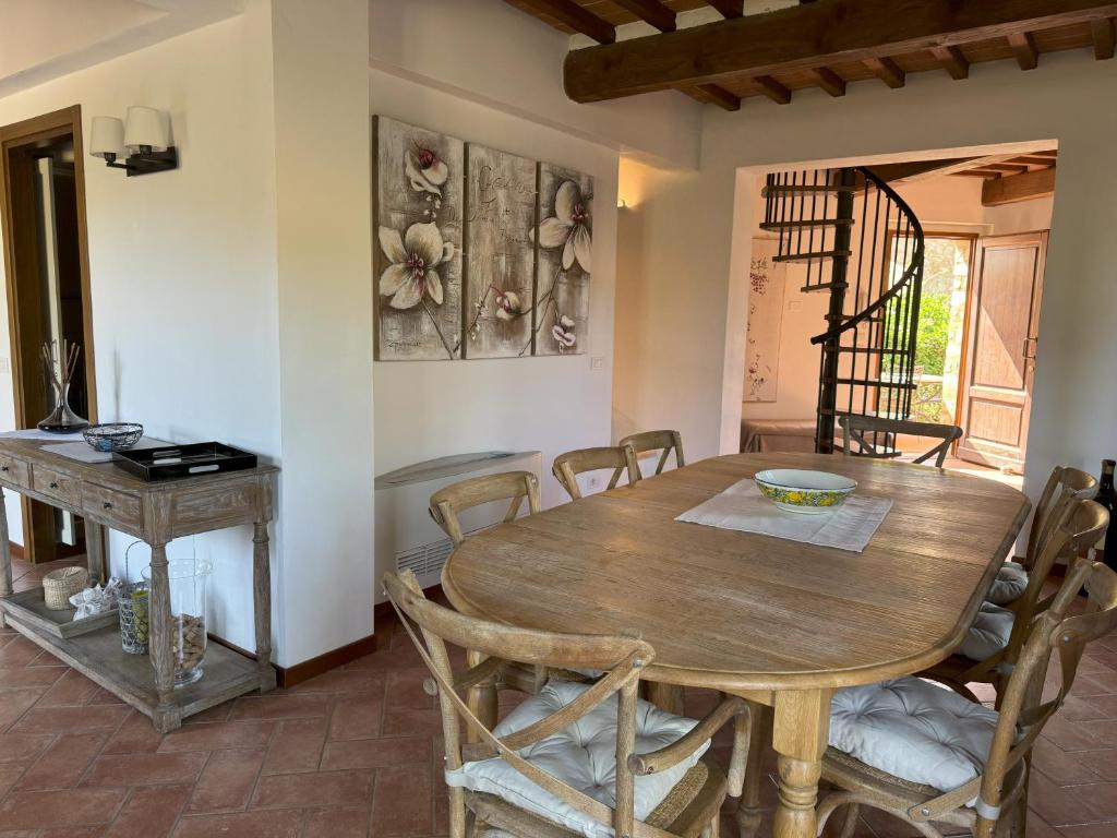 Zdjęcie z galerii obiektu Borgo di Gaiole - Casa BD - apartment with a view & travel guide w mieście Gaiole in Chianti