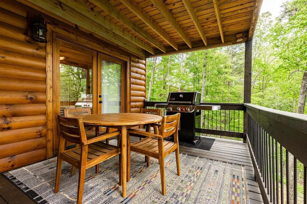 Balkón nebo terasa v ubytování Luxe Family Cabin 8 min to Downtown Blue Ridge