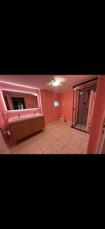 Postel nebo postele na pokoji v ubytování Chambre Familiale Tetris