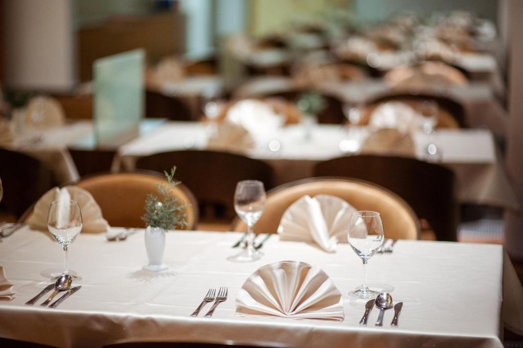 Restoran või mõni muu söögikoht majutusasutuses Terme Zreče – Hotel Atrij