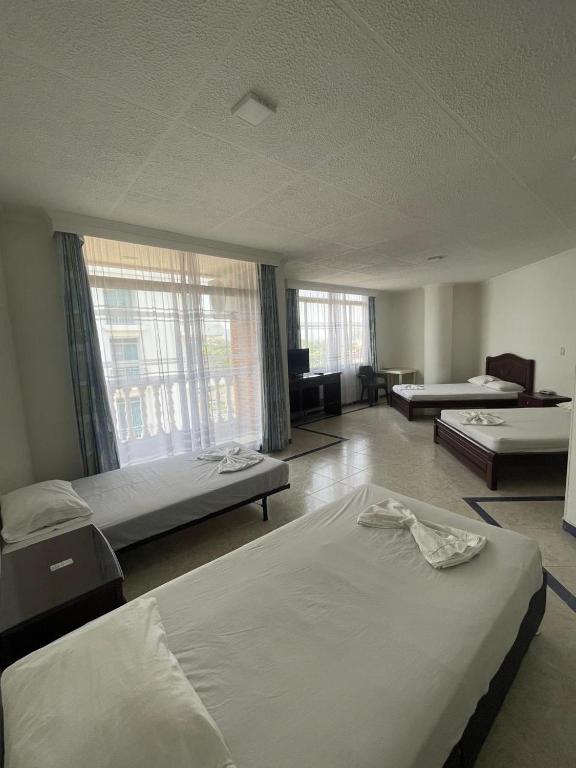 Postel nebo postele na pokoji v ubytování Zahira Hotel Melgar