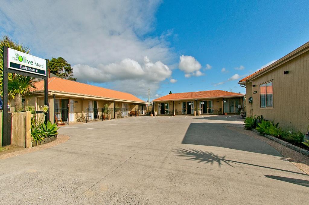 The Olive Motel - Resim 43