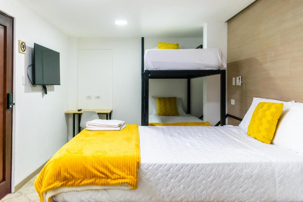 Katil atau katil-katil dalam bilik di Charming and Efficient First Level Family Apt 5
