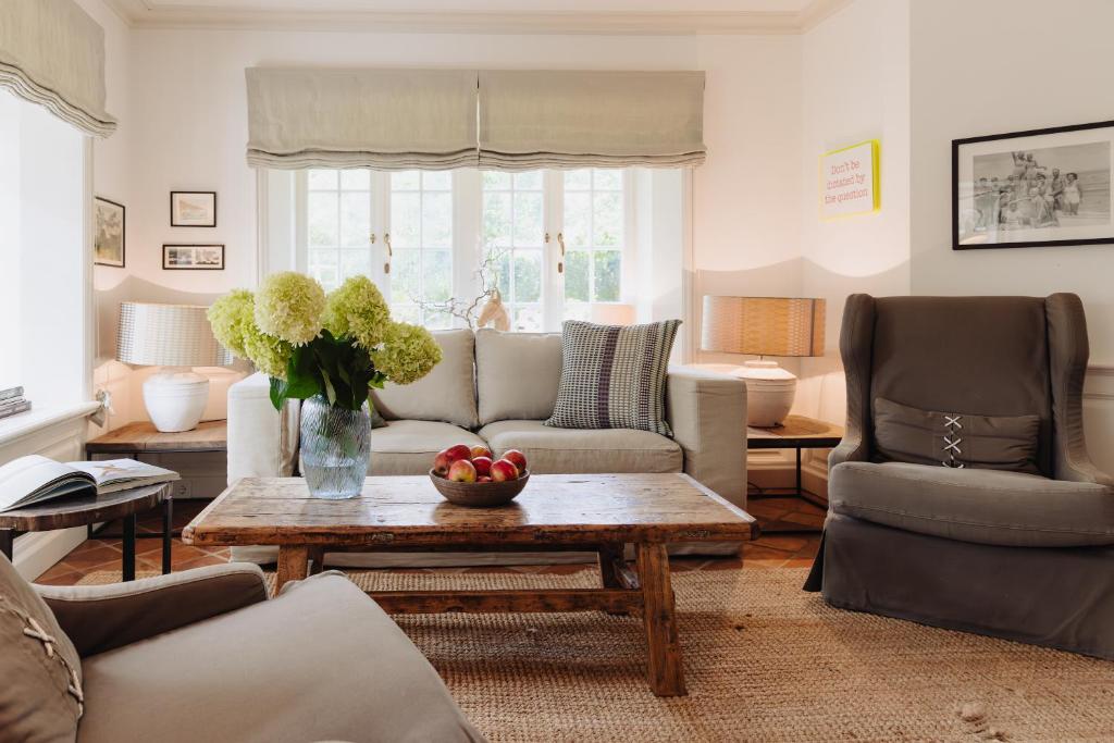 a living room with a couch and a table at Watt Perle in Kampen