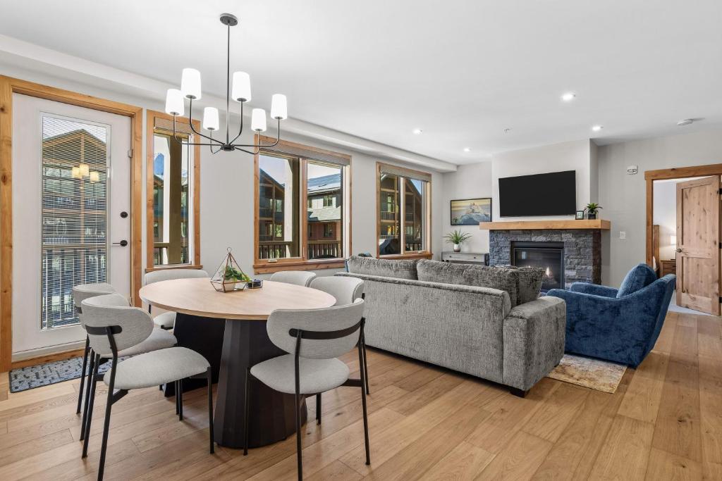 
314 - 2 Bedroom Premier Condo
