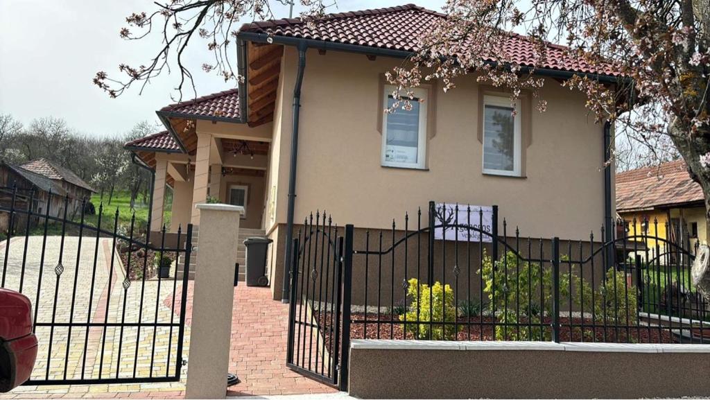 Agancsos Vendégház 3786 Irota, Petőfi Sándor út 28 kép - 1