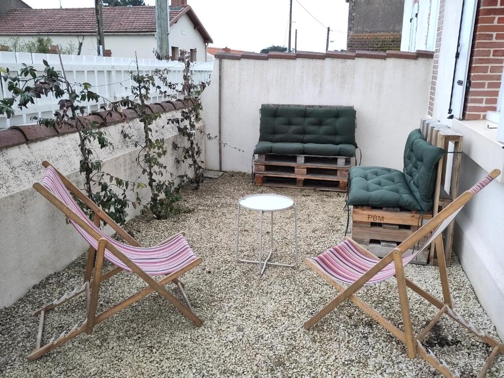 Posedenie v ubytovaní Appartement 63 m2, proche des plages et des commerces
