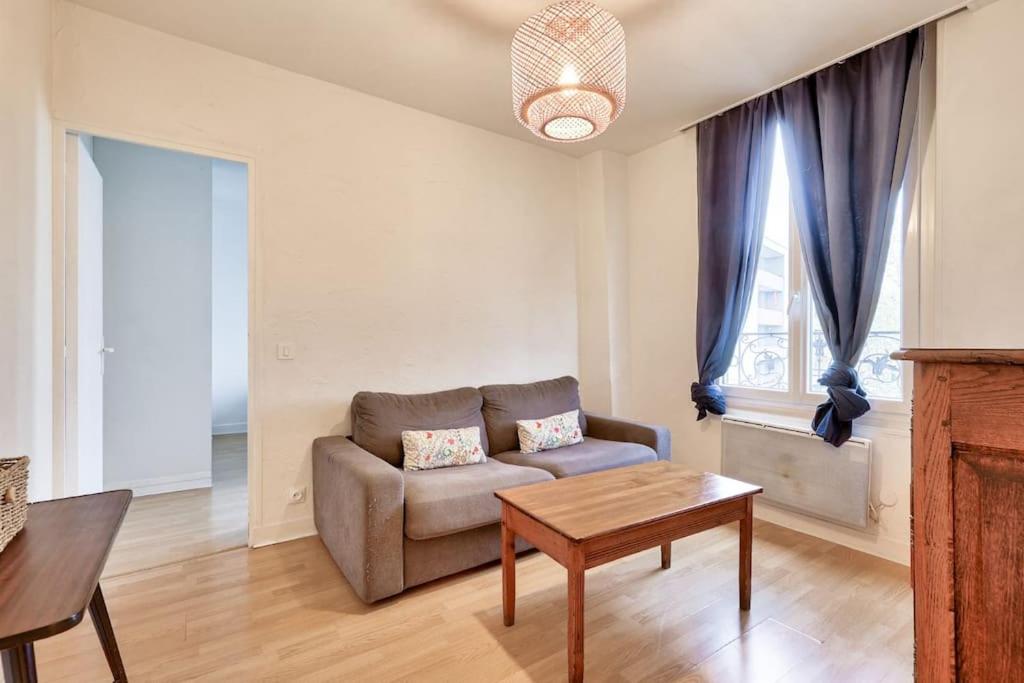 Posezení v ubytování Appartement fonctionnel et équipé Bagneux