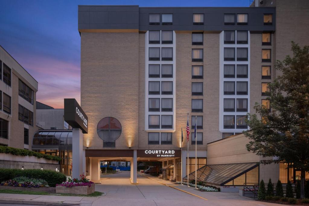 Courtyard by Marriott Pittsburgh University Center photo