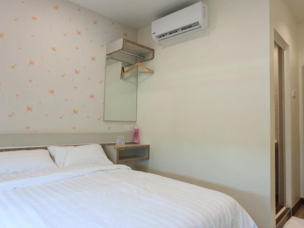 Postel nebo postele na pokoji v ubytování Hotel Alor Gajah