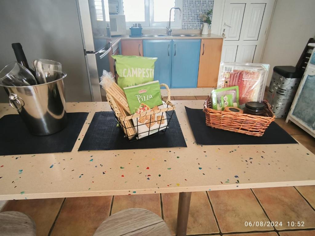 a table with two baskets on top of it at Casa Frasca in Teguise