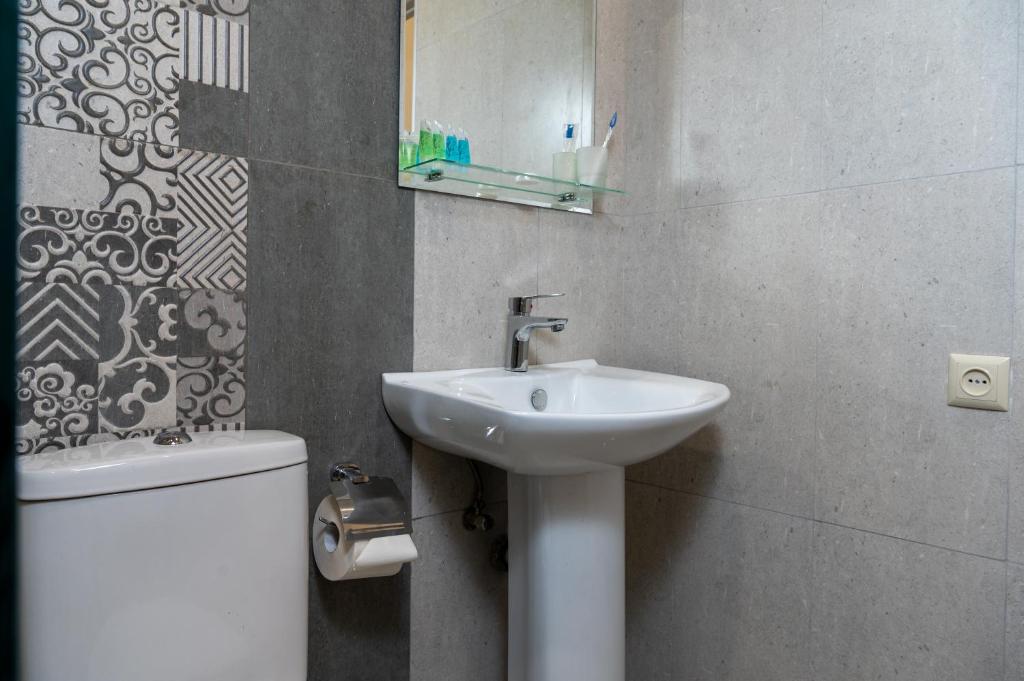 Koupelna v ubytování Aeka-hotel
