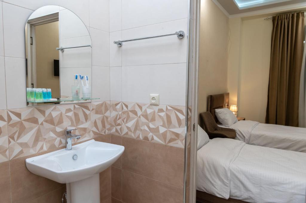 Postel nebo postele na pokoji v ubytování Aeka-hotel