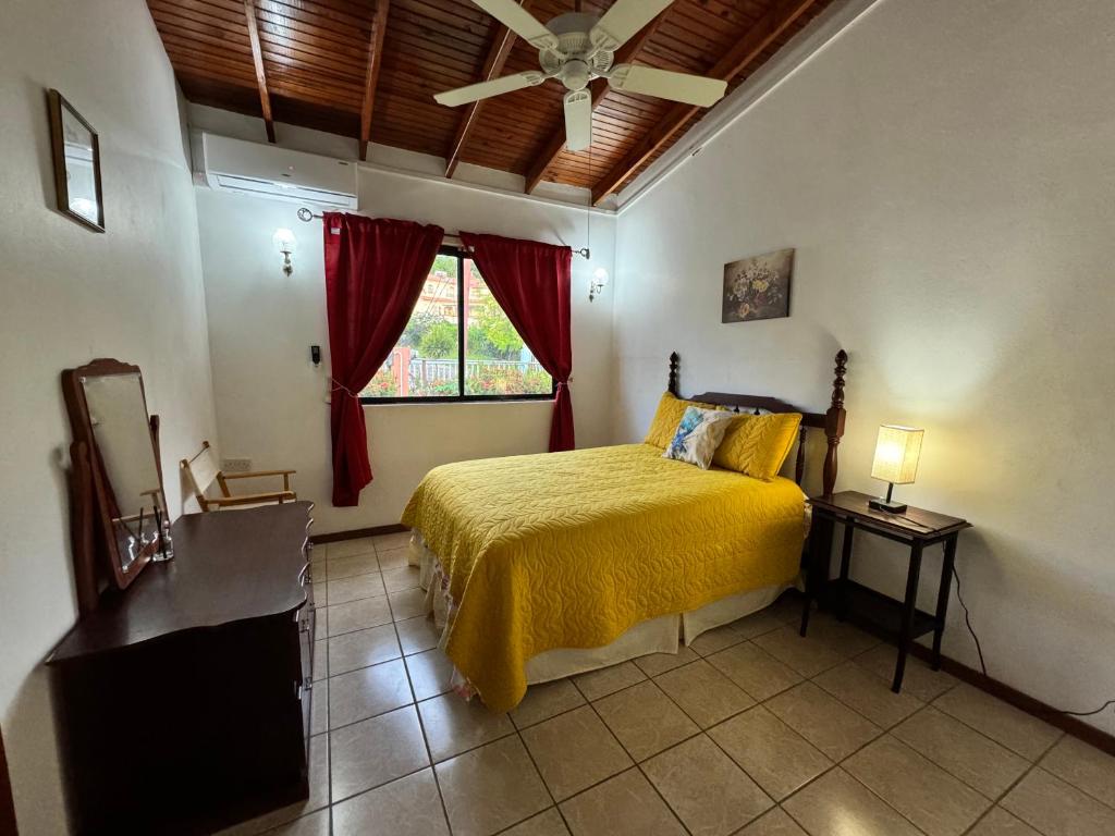 Postel nebo postele na pokoji v ubytování Chalet Belizomi - La Marguerite Room
