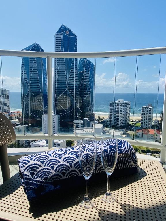 Balkón nebo terasa v ubytování Ocean View Studio Apartment Surfers Paradise - Free Parking