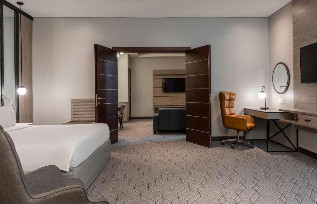 Radisson Lagos Ikeja - Suite Met Uitzicht Op Het Zwembad