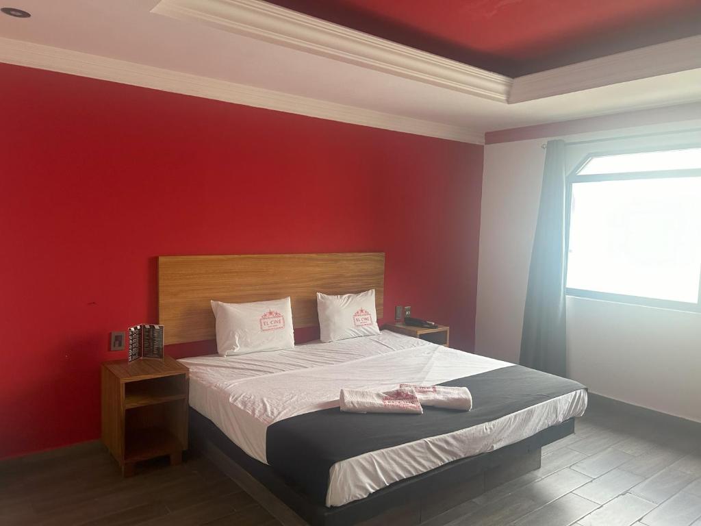 Postel nebo postele na pokoji v ubytování Auto Hotel El Cine