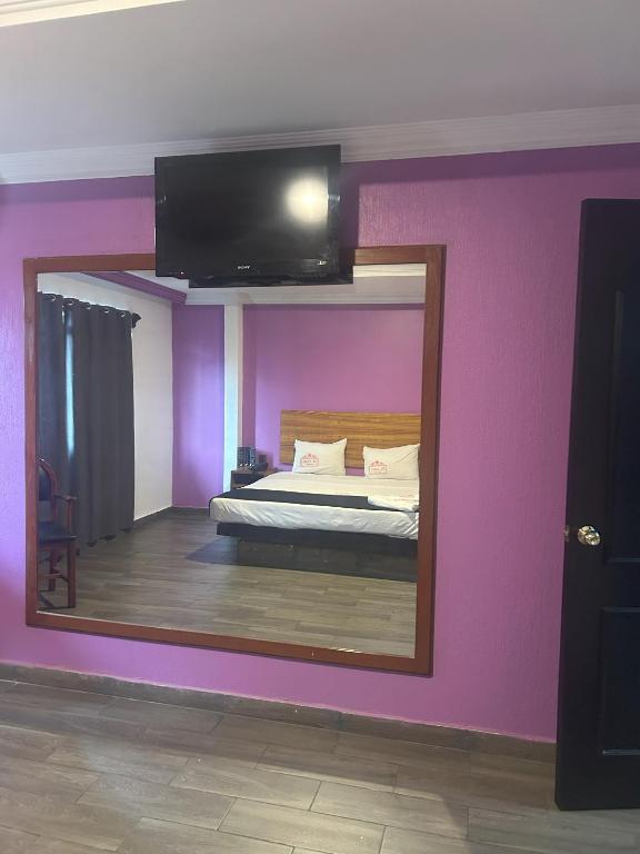 Postel nebo postele na pokoji v ubytování Auto Hotel El Cine
