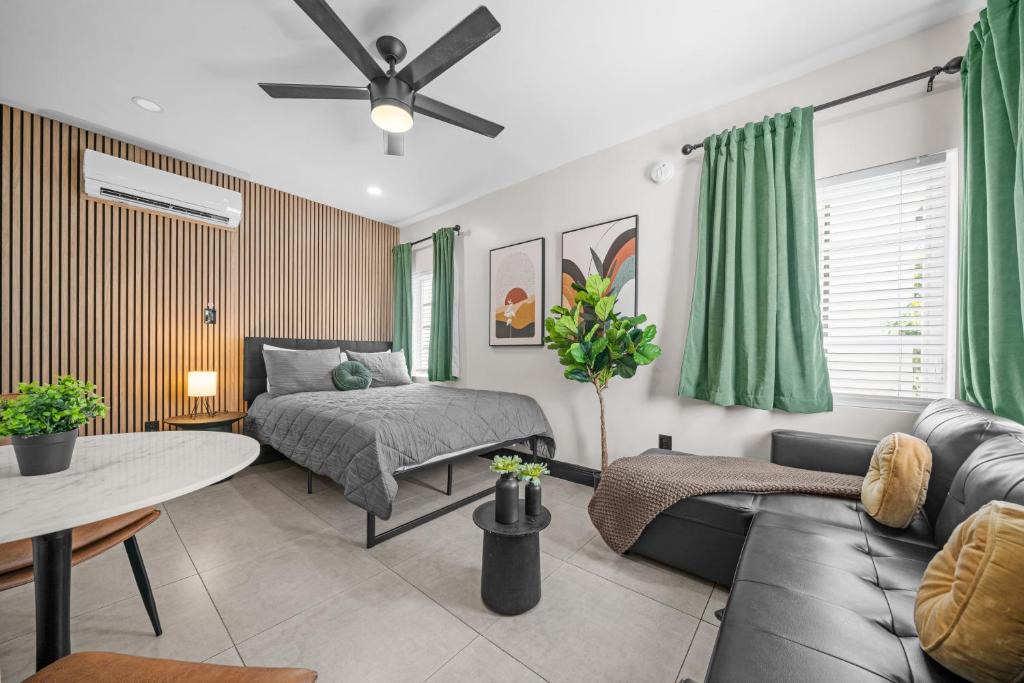Baybreeze Apartments by Lowkl - 