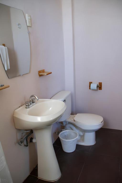 Koupelna v ubytování Hotel Cortaza Galería