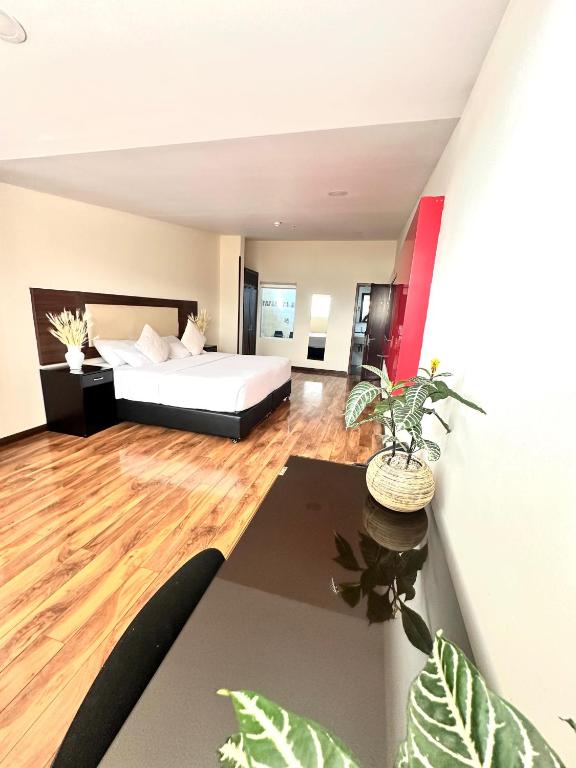 Postel nebo postele na pokoji v ubytování HOTEL SHERIDAN BOGOTA