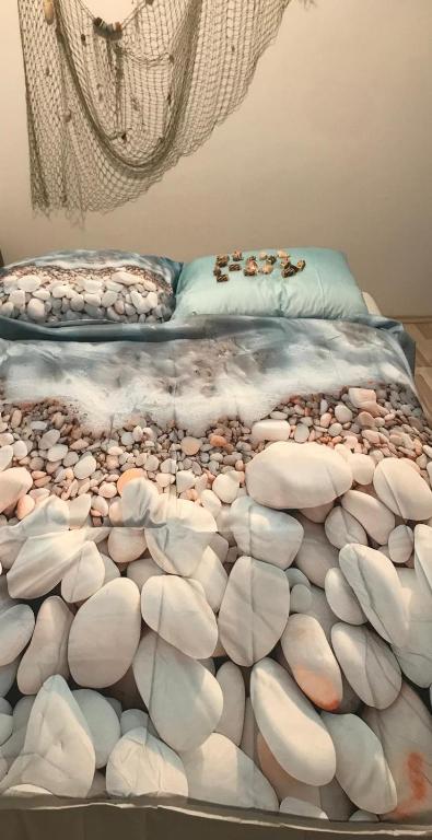 a bed with rocks on top of it at Gente di mare in Novi Vinodolski