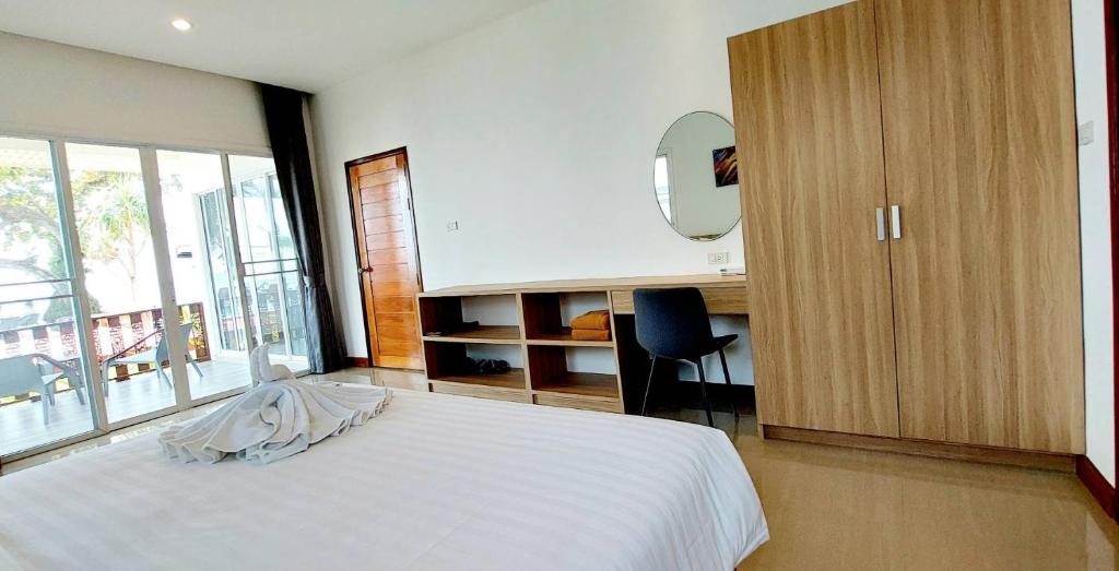 Horizon Beach Resort Koh Jum - 15