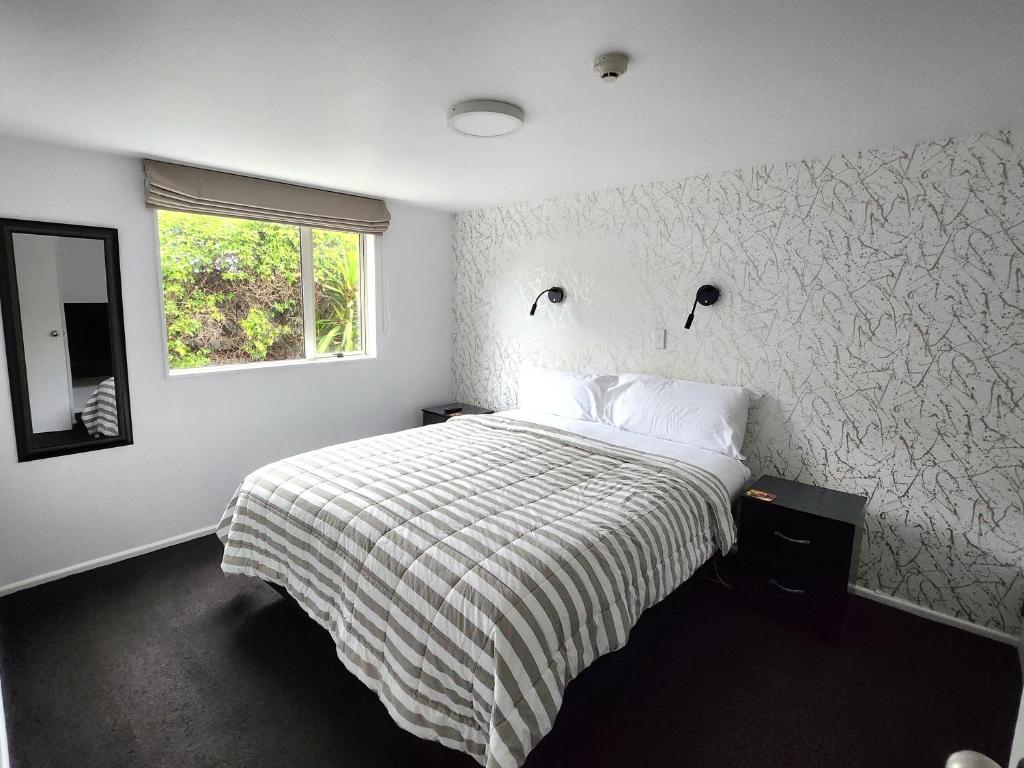 Postel nebo postele na pokoji v ubytování Lugano Motor Lodge