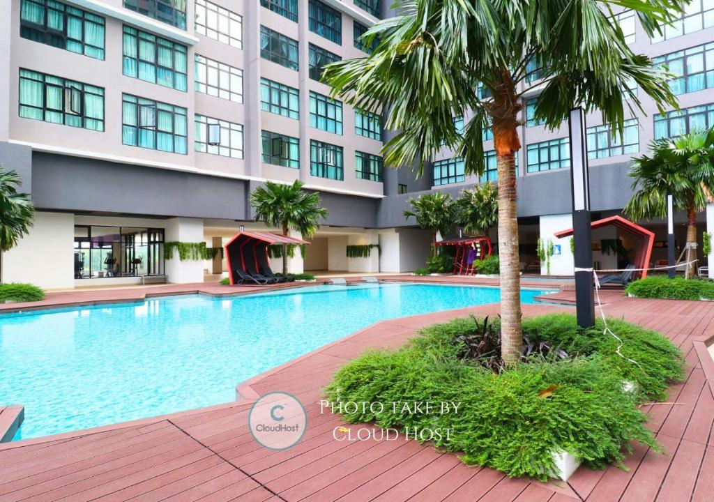 Bazén v ubytování Conezion Near IOI City Mall, MAEPS Serdang, Putrajaya by Cloud Host nebo v jeho okolí