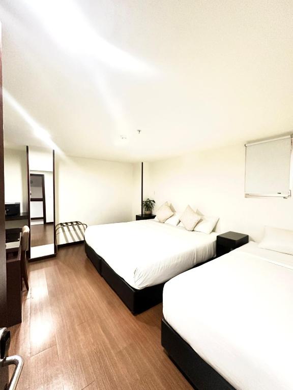 Postel nebo postele na pokoji v ubytování HOTEL SHERIDAN BOGOTA